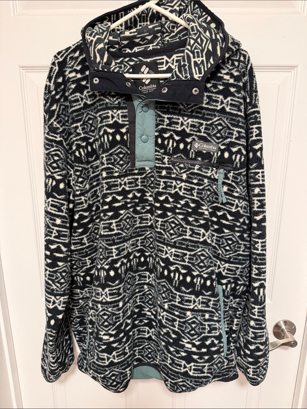 Columbia Black & White Patterned Fleece Snap Pullover with Teal Accents